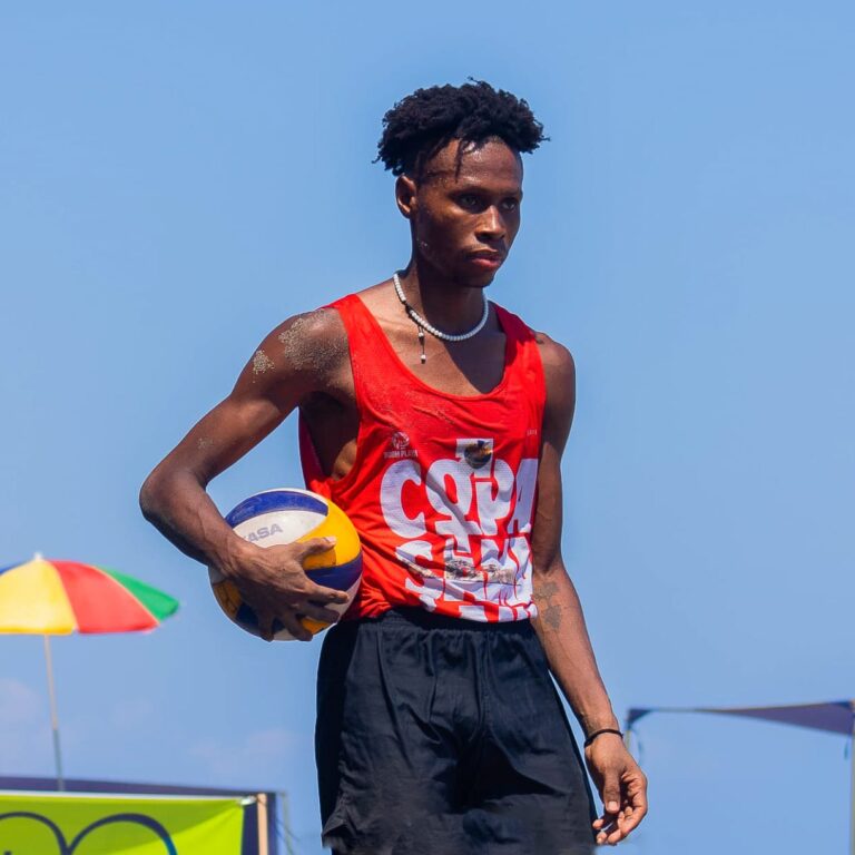 Cristian Valencia Entrenador Beach Volleyball Break Time